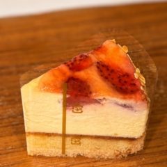 とろける苺ミルクチーズタルト