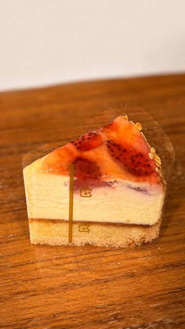 とろける苺ミルクチーズタルト